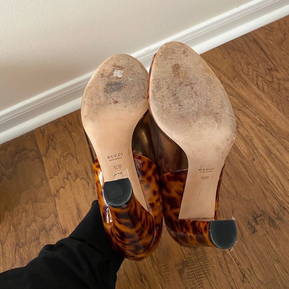Authentic Gucci shoes - Picture 2 of 3